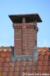 Pastorie, schoorsteen met kruis.
<br/>
Gert-Jan Lobbes, 2017